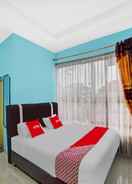 BEDROOM OYO 90509 Nadia Hotel
