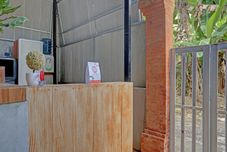 Lobi OYO 90512 Tiny House