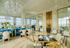 Restaurant 5 Luxurious Art Deco Apartment With Private Jacuzzy
