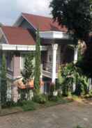 EXTERIOR_BUILDING Zippora Villa Istana Bunga Lembang