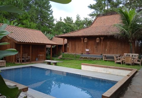 Hồ bơi OYO 90519 Warmo Cottage