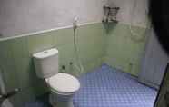 ห้องน้ำภายในห้อง 3 Sarjuni Homestay