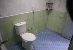 In-room Bathroom 3 Sarjuni Homestay