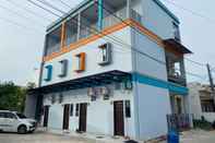 Bangunan OYO 90527 Homestay 81 Baloi - A