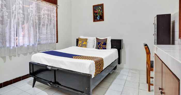 Bedroom SPOT ON 90539 Taman Borobudur Guest House Syariah