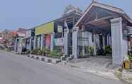 Exterior 4 OYO 90543 An-nur Guest House Syariah