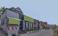 Luar Bangunan 3 OYO 90543 An-nur Guest House Syariah