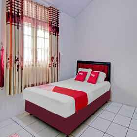 Bedroom 1 OYO 90543 An-nur Guest House Syariah, Josaphat Sudarso Catholic Private Mid-School, Cigugur Hotels