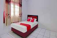 Bedroom OYO 90543 An-nur Guest House Syariah