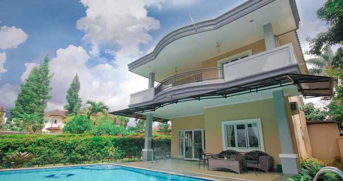 Swimming Pool Villa Dlima Suci 2