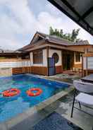 SWIMMING_POOL Villa Kota Bunga Jepang Puncak by Nimmala