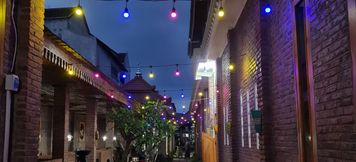 Restaurant 4 Pringgondani DVD Pare Resto, Kost, and Homestay Syariah