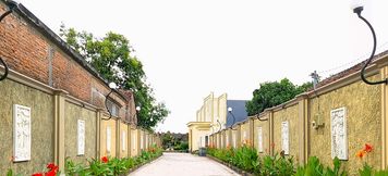 Exterior 5 Pringgondani DVD Pare Resto, Kost, and Homestay Syariah