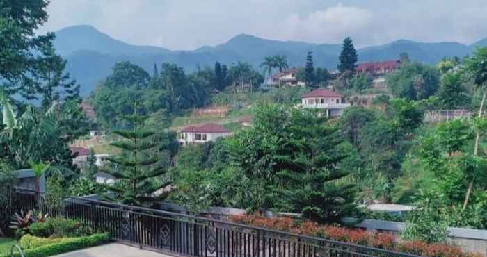 Kolam Renang Villa Twaren 2