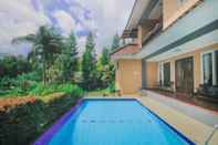 Swimming Pool Villa Dlima Sejati 2