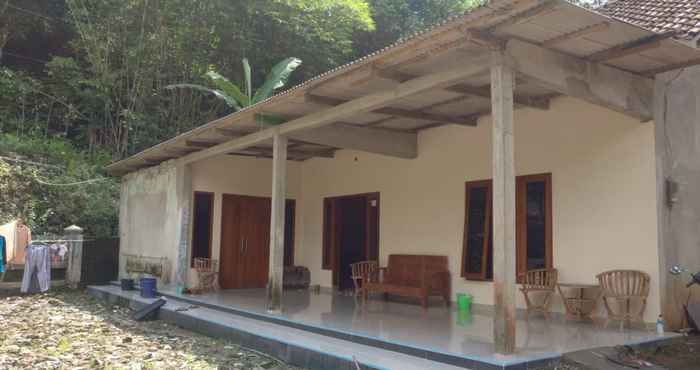 Exterior Andesta Homestay