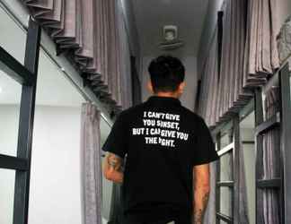 Lobi 2 Capsule Sunset Hotel