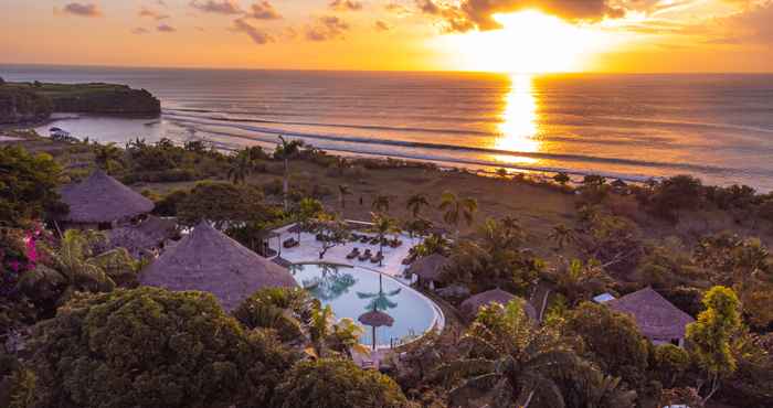 Kolam Renang LA JOYA BALANGAN RESORT