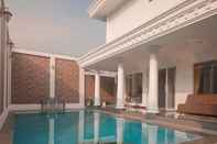 Swimming Pool Villa Dlima Royal 3