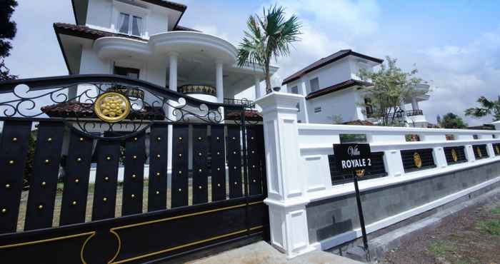 Luar Bangunan Villa Dlima Royal 2