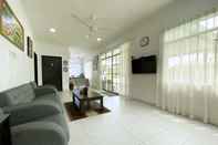 Lobby OYO Home 90230 Dh Residence