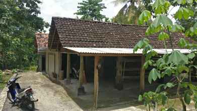 Bên ngoài 4 Permata Homestay Yogyakarta Syariah