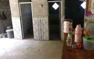 ห้องน้ำภายในห้อง 7 Permata Homestay Yogyakarta Syariah