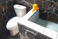 Toilet Kamar Villa Yambo Kemuning