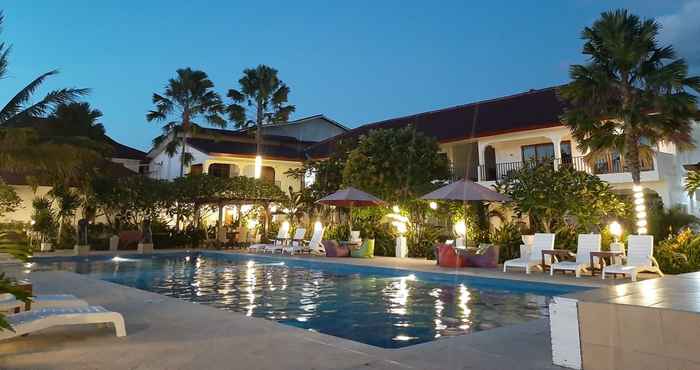 Swimming Pool Lombok Beach Hotel