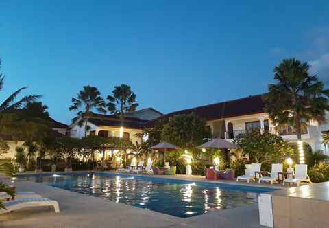 Swimming Pool Lombok Beach Hotel