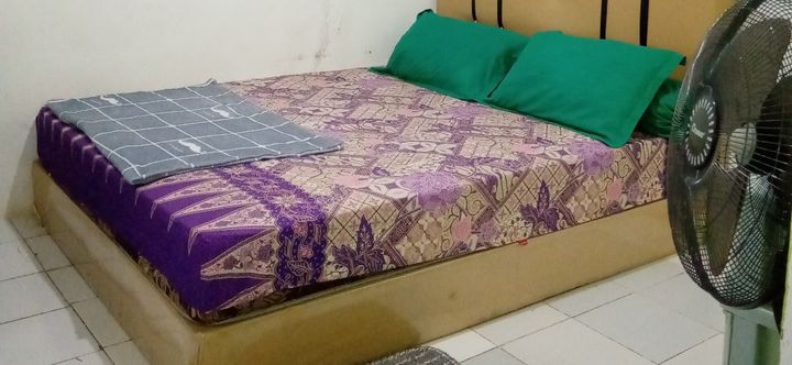 Bedroom 2 Penginapan The Backpacker (Penginapan Dalam Gang Kecil)