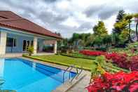 Swimming Pool Villa Kembar 1