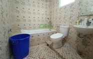 Toilet Kamar 3 Villa Puncak Holiday 