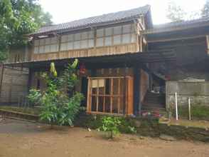 Bên ngoài 4 Homestay Kurnia