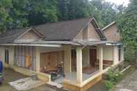 Luar Bangunan Ngatiyo Homestay