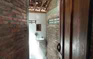 Toilet Kamar 5 Omah Regeng