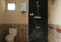 In-room Bathroom 7 Homestay Mbak Karti