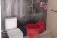 In-room Bathroom Adji Homestay