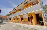 Exterior 2 Pondok Damai Guest House Syariah