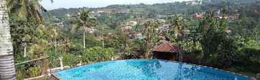 Swimming Pool 2 PURI AVIA 2 Anggrek