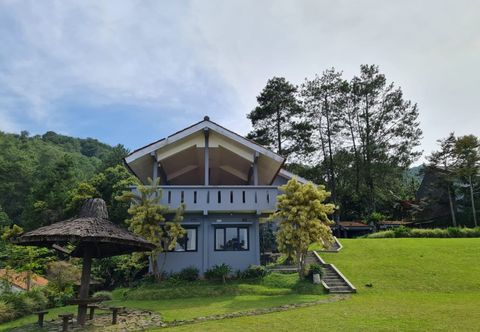 Lobi Mega Utama Villa Ciburial
