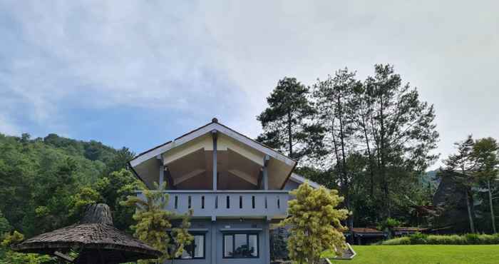 Lobby Mega Utama Villa Ciburial