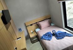 Bedroom 5 Cozy Residence Tomang