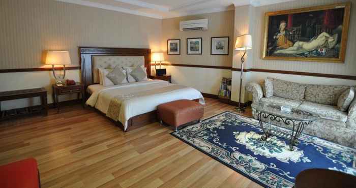 Bedroom Hoa Huong Duong Hotel