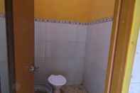 In-room Bathroom Losmen Kinasih Puncak & Gazebo Pandang