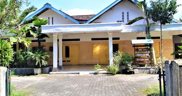 Bên ngoài Ndalem Pakdhe Homestay