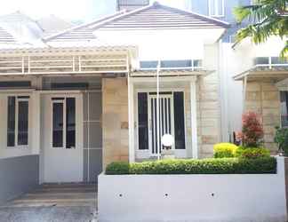 Exterior 2 Full house 2 BR at Emerald villa Heaven Batu,Malang