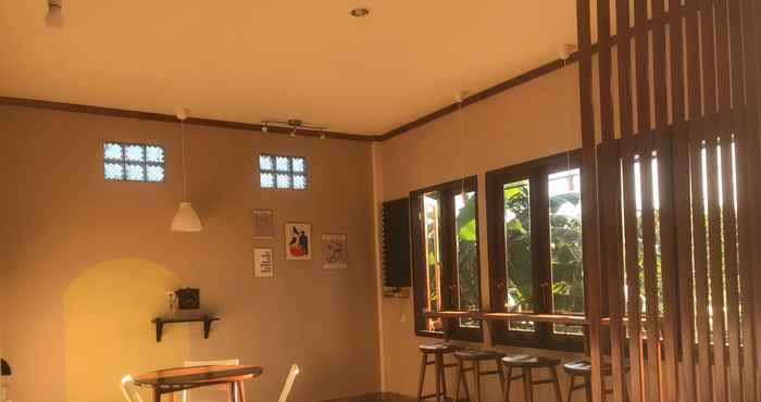 Bar, Kafe, dan Lounge Casa Sharon Guest House Puncak