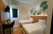 Kamar Tidur 7 Front One Green Boutique Hotel Abepura