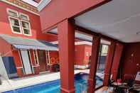 Swimming Pool Villa Kota Bunga Victorian CC2-24 Puncak by Nimmala